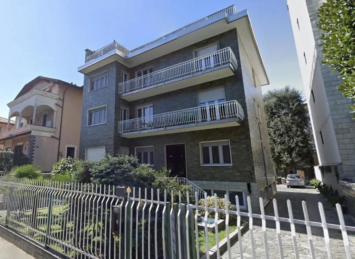 R39 Elegant Apartment With Private Parking Milan