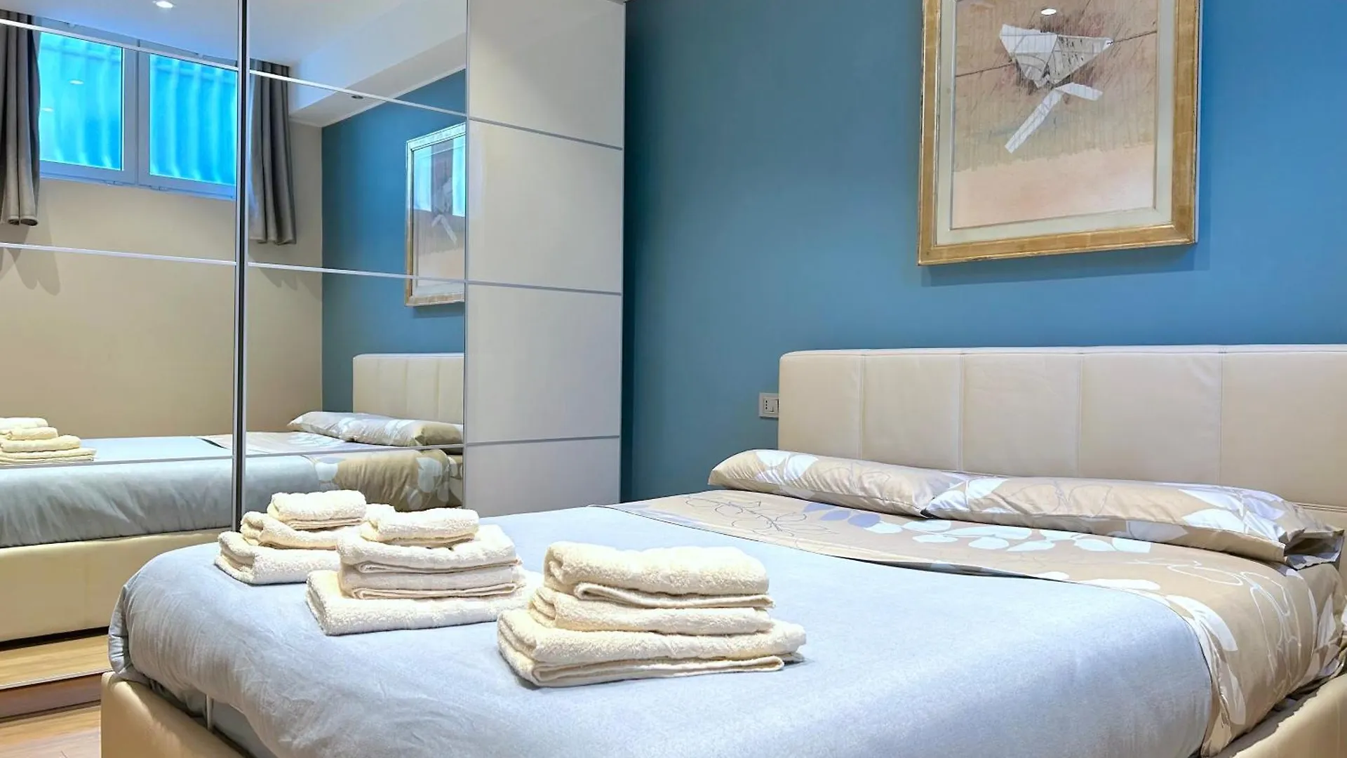 R39 Elegant Apartment With Private Parking Milan