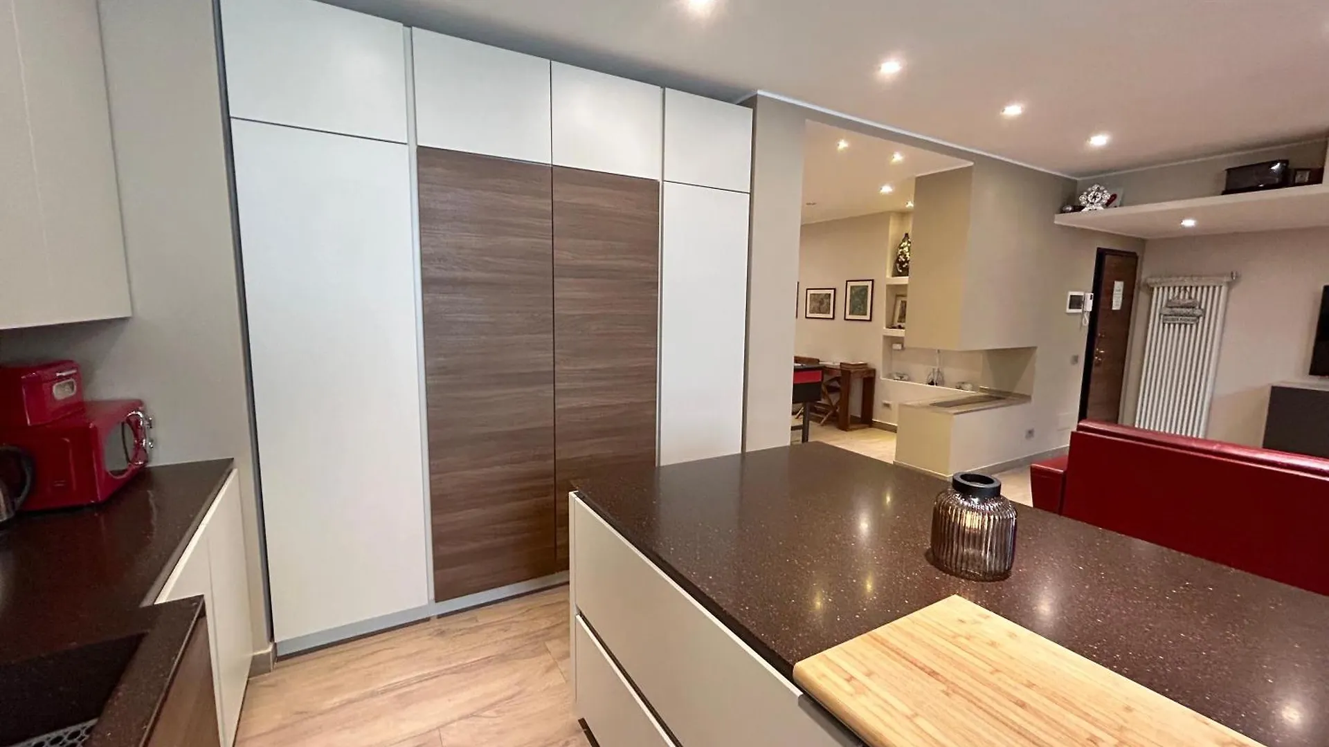 R39 Elegant Apartment With Private Parking Milan