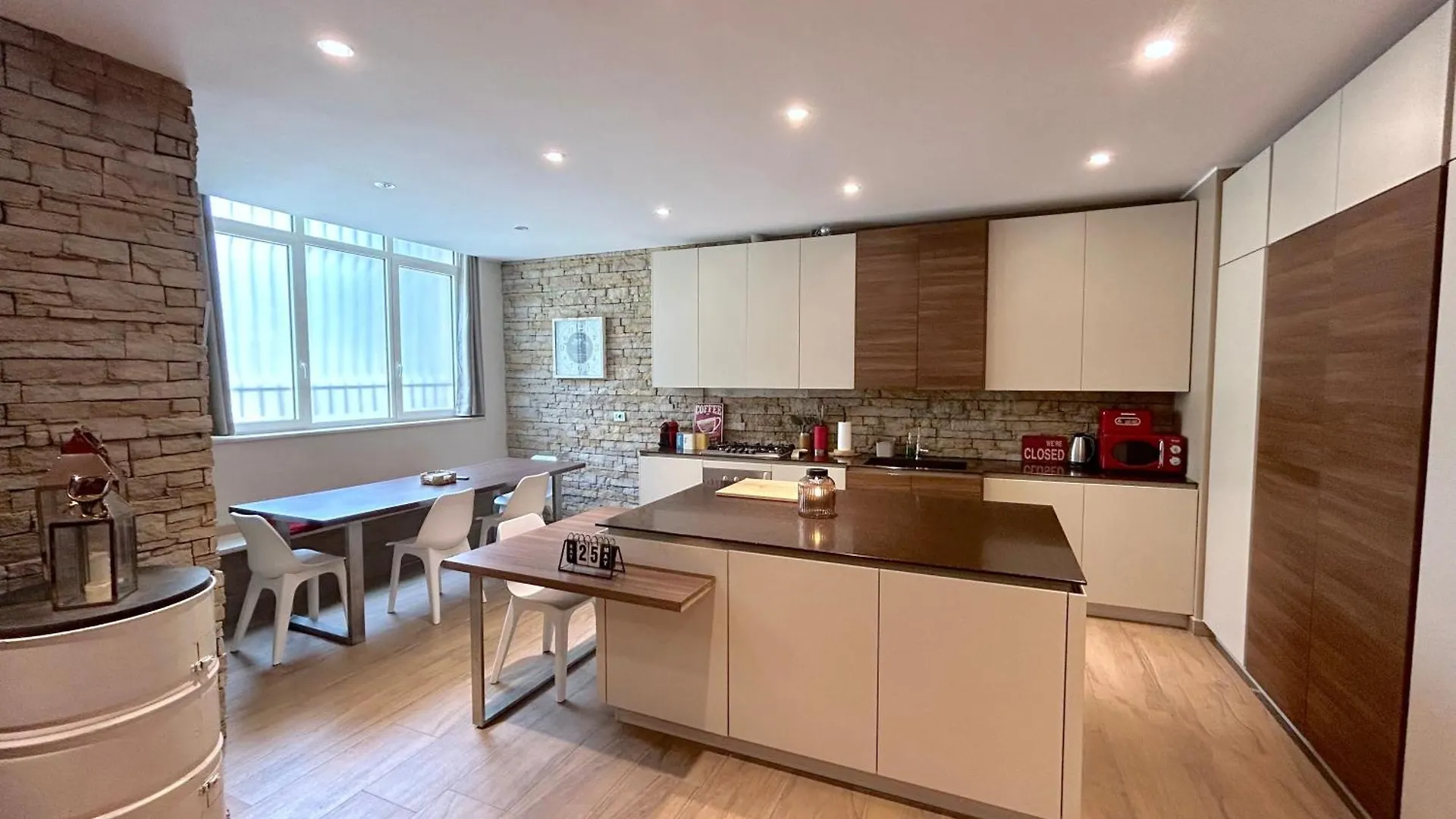 R39 Elegant Apartment With Private Parking Milan
