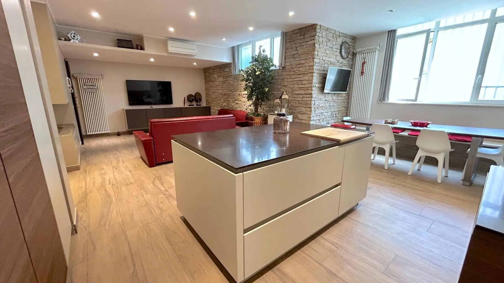 R39 Elegant Apartment With Private Parking Milan