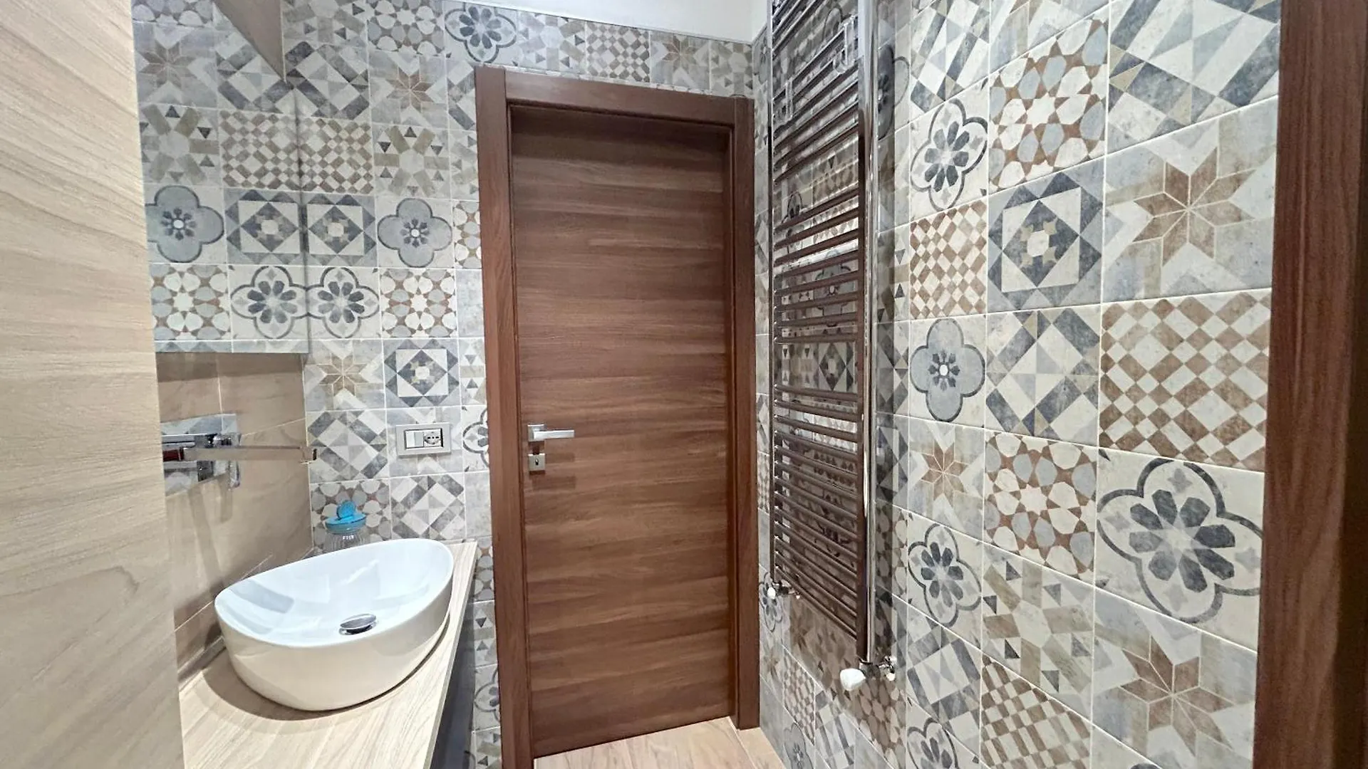 R39 Elegant Apartment With Private Parking Milan